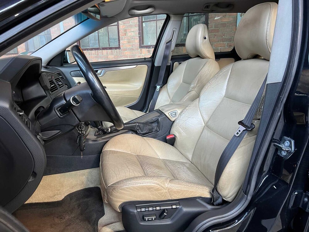 Volvo V70 2.5 R Geartronic 299pk 2004, SB-814-S Youngtimer