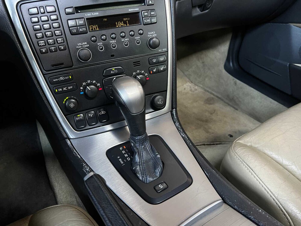 Volvo V70 2.5 R Geartronic 299pk 2004, SB-814-S Youngtimer