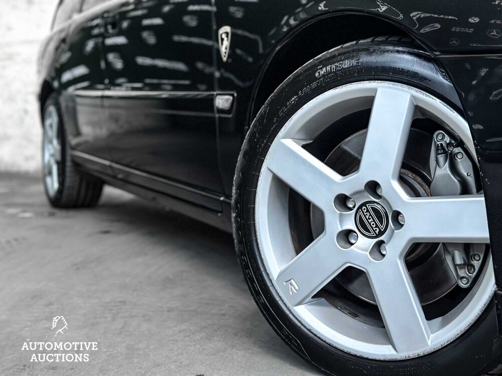 Volvo V70 2.5 R Geartronic 299pk 2004, SB-814-S Youngtimer