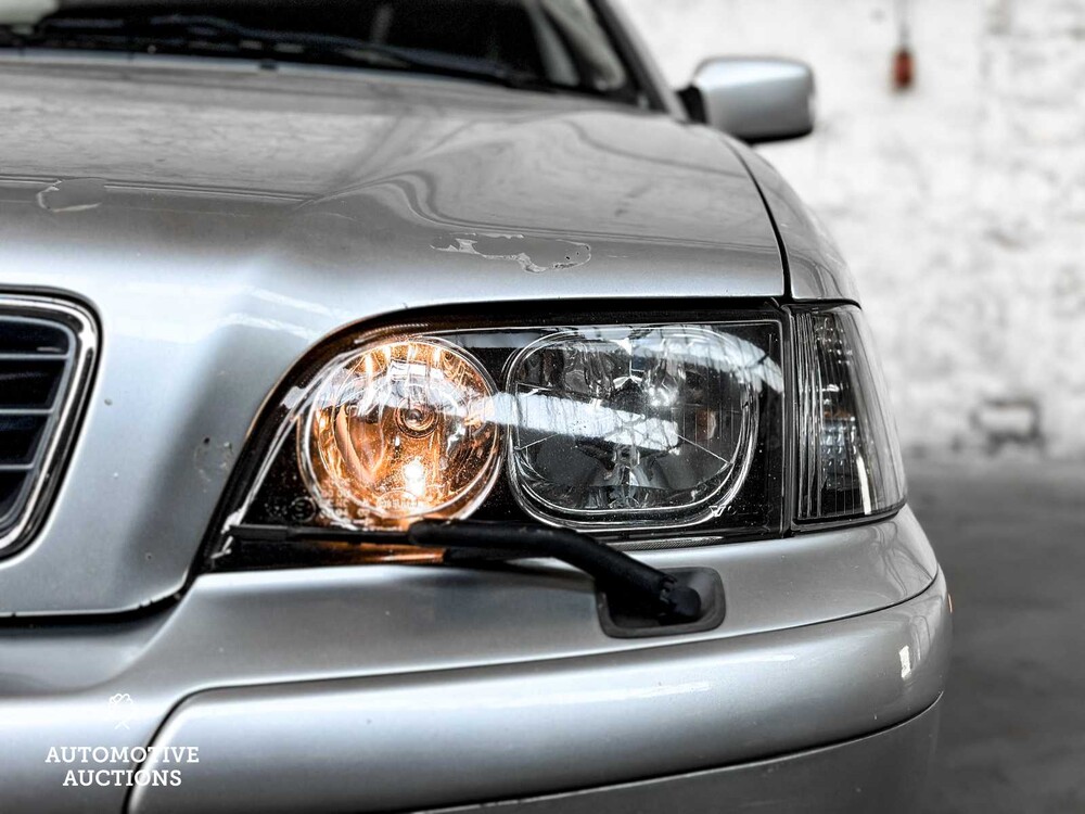 Volvo V40 1.8 Europa Nordic 122pk 2005 ORIG-NL, 83-PX-ZR