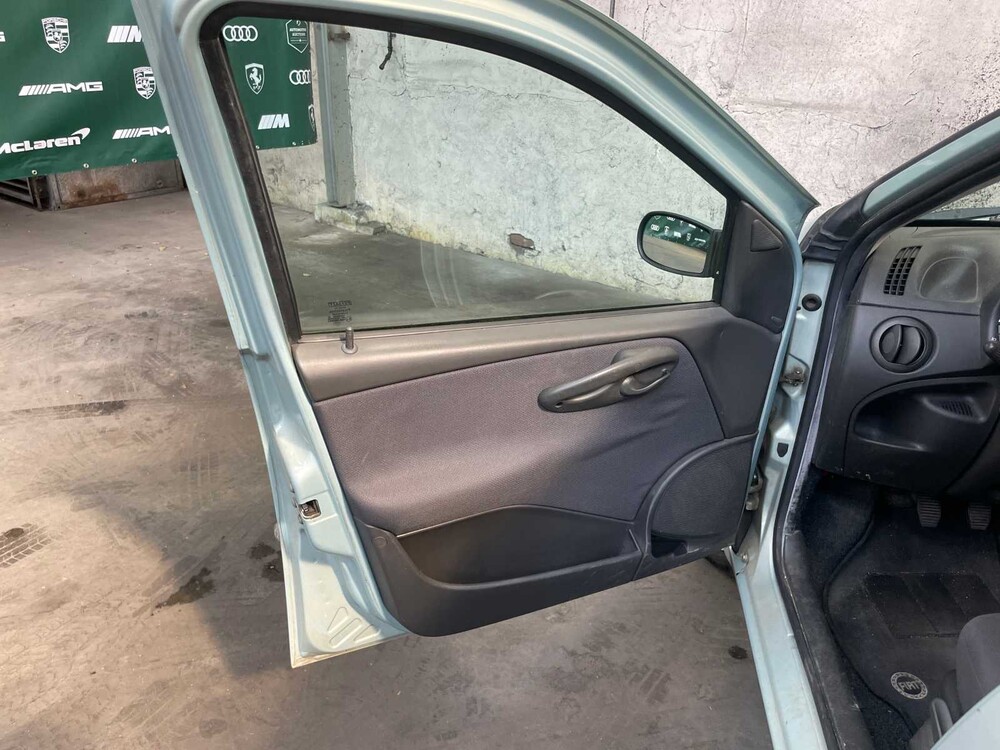 Fiat Punto 1.4-16V Dynamic 95pk 2004, 39-PD-VS