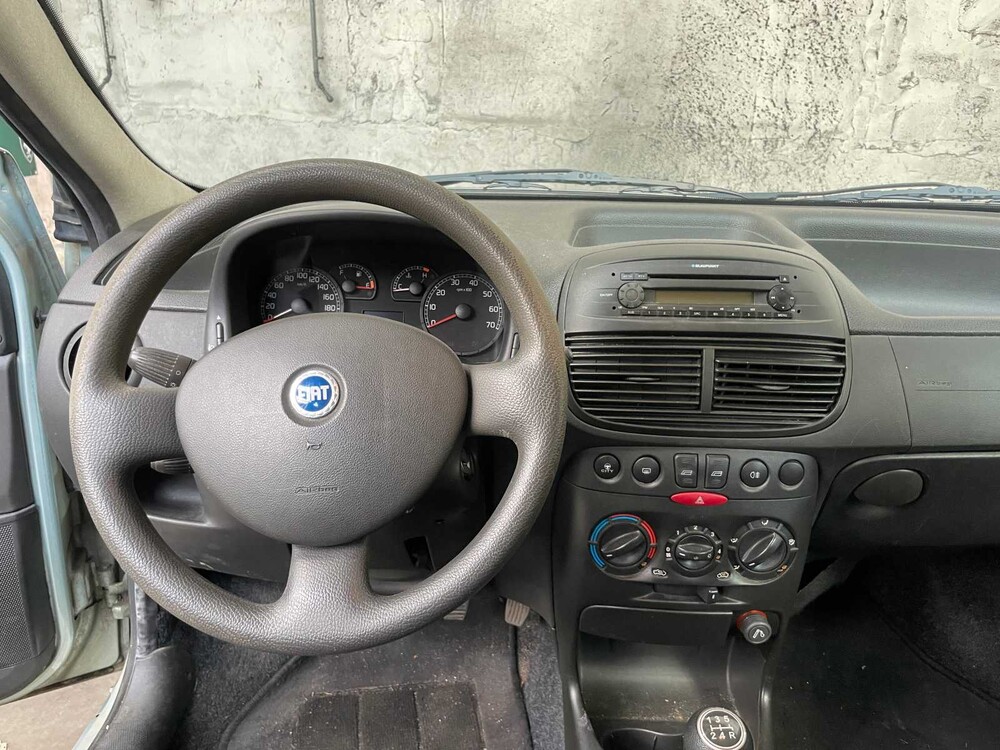 Fiat Punto 1.4-16V Dynamic 95pk 2004, 39-PD-VS