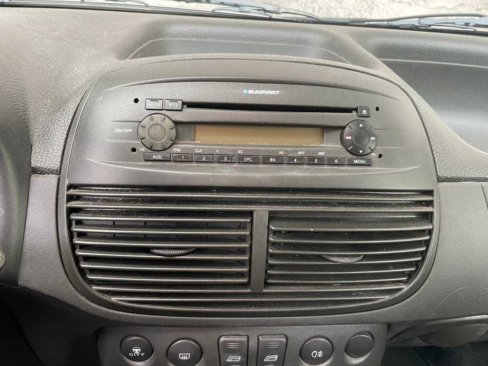 Fiat Punto 1.4-16V Dynamic 95pk 2004, 39-PD-VS