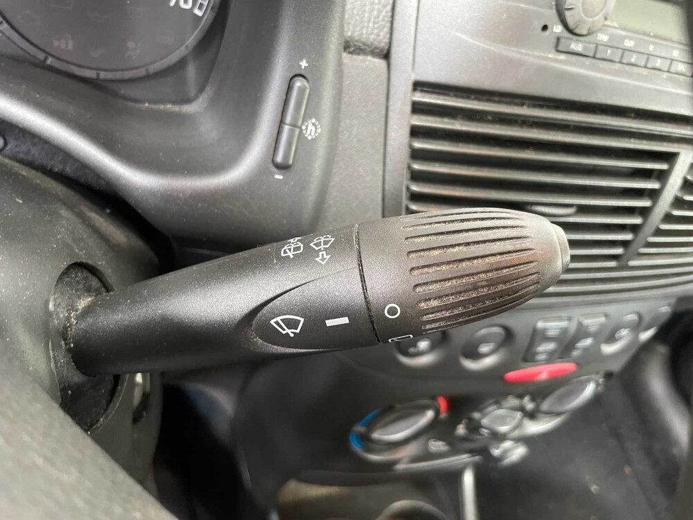 Fiat Punto 1.4-16V Dynamic 95pk 2004, 39-PD-VS