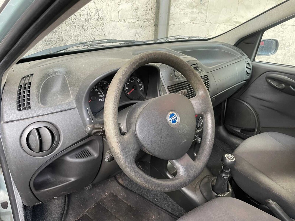 Fiat Punto 1.4-16V Dynamic 95pk 2004, 39-PD-VS