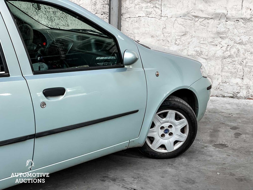 Fiat Punto 1.4-16V Dynamic 95pk 2004, 39-PD-VS