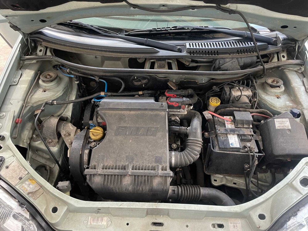 Fiat Punto 1.4-16V Dynamic 95pk 2004, 39-PD-VS