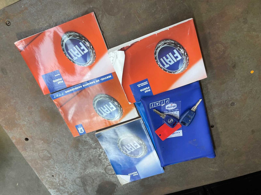 Fiat Punto 1.4-16V Dynamic 95pk 2004, 39-PD-VS