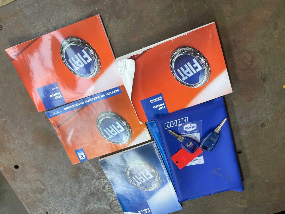 Fiat Punto 1.4-16V Dynamic 95pk 2004, 39-PD-VS