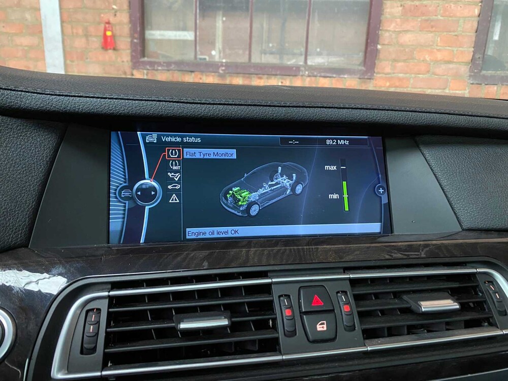 BMW 740i High Executive 3.0 L6 7er 326PS 2009