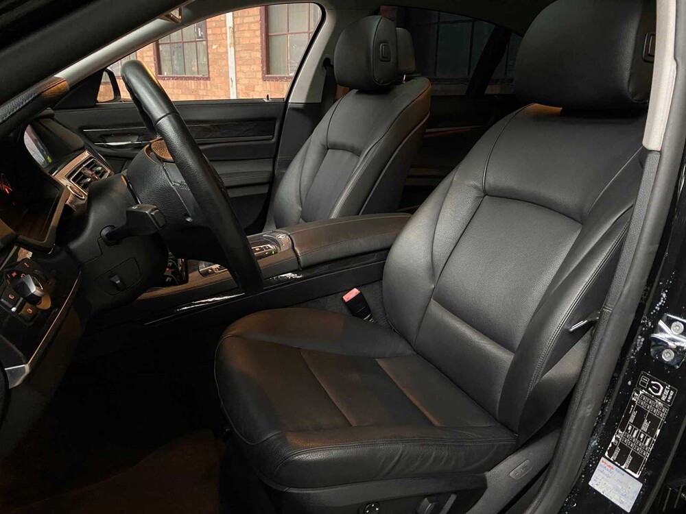 BMW 740i High Executive 3.0 L6 7er 326PS 2009