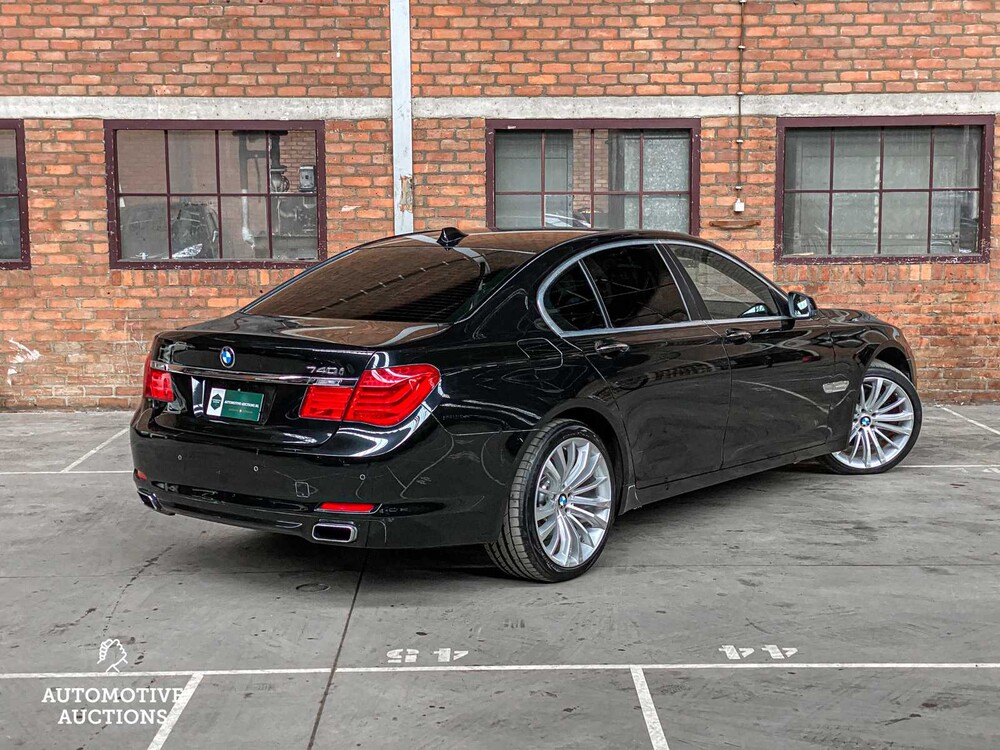 BMW 740i High Executive 3.0 L6 7er 326PS 2009