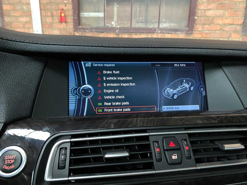 BMW 740i High Executive 3.0 L6 7er 326PS 2009