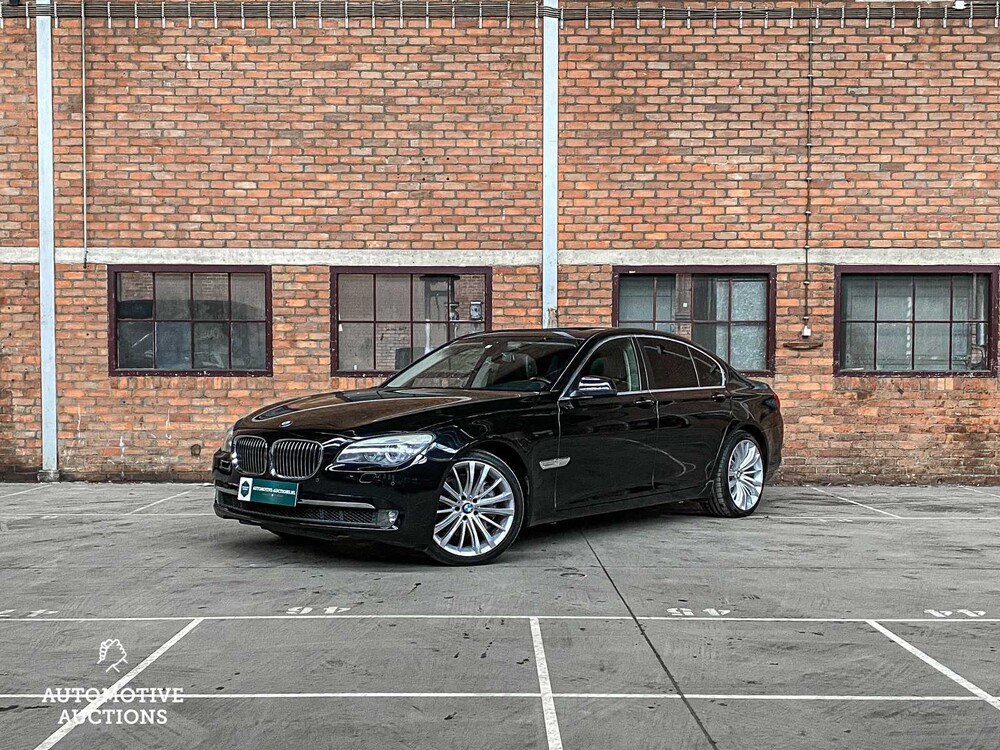 BMW 740i High Executive 3.0 L6 7er 326PS 2009