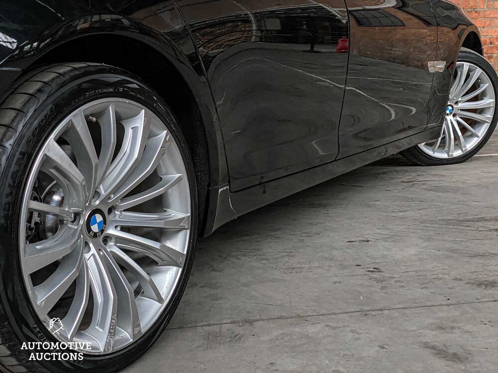 BMW 740i High Executive 3.0 L6 7er 326PS 2009