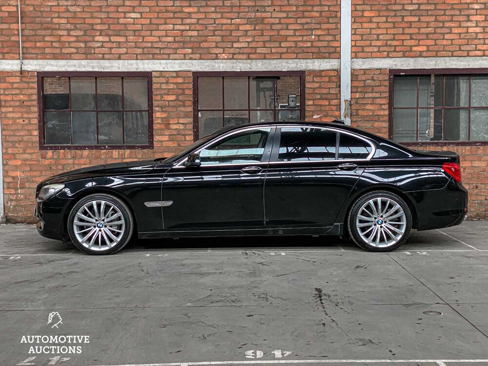 BMW 740i High Executive 3.0 L6 7er 326PS 2009