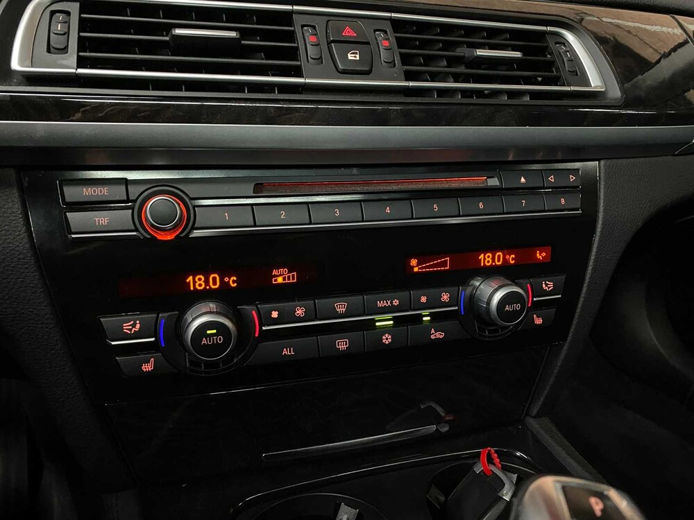 BMW 740i High Executive 3.0 L6 7er 326PS 2009