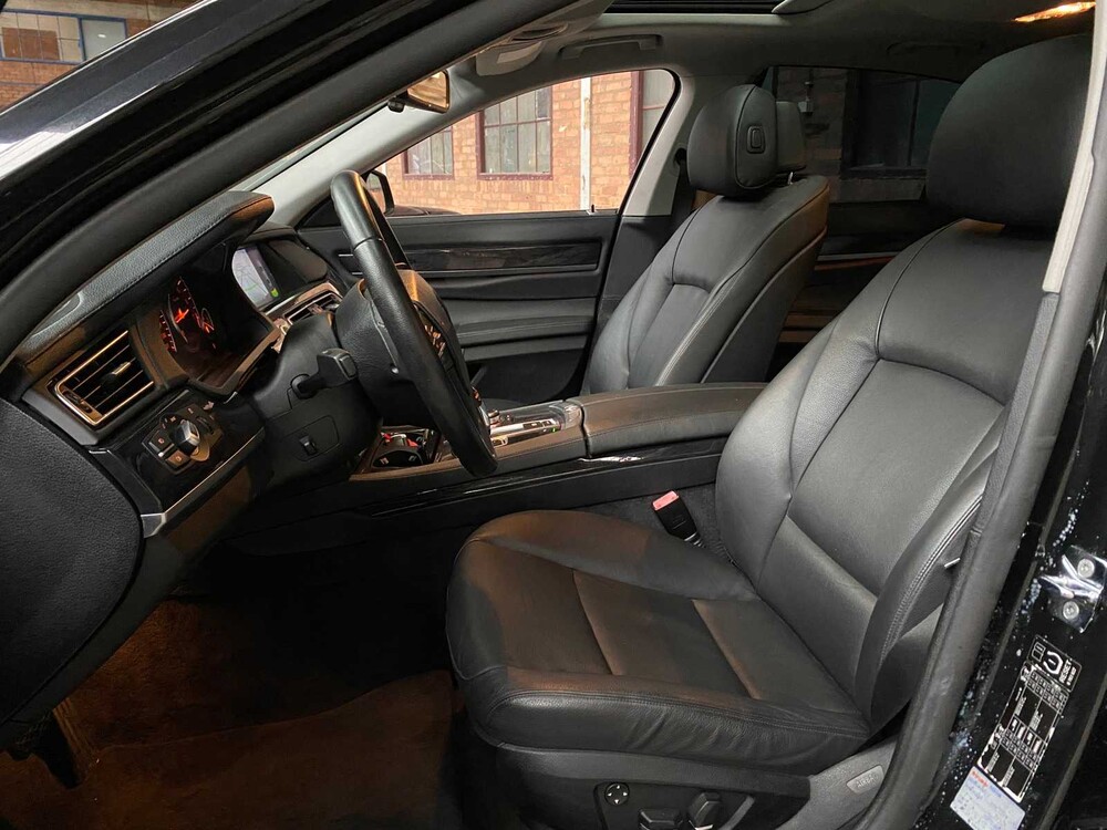 BMW 740i High Executive 3.0 L6 7er 326PS 2009