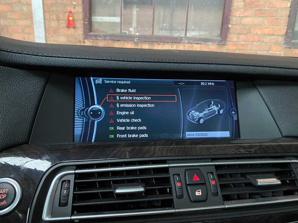 BMW 740i High Executive 3.0 L6 7er 326PS 2009