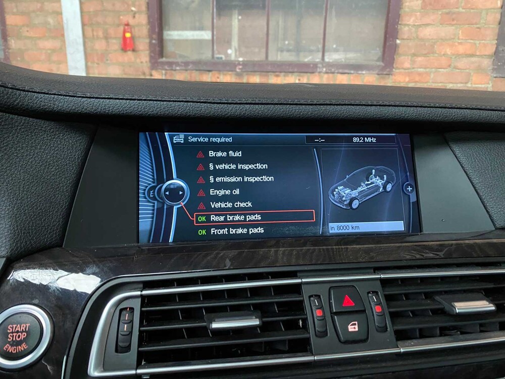 BMW 740i High Executive 3.0 L6 7er 326PS 2009