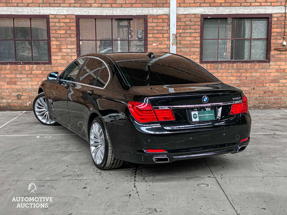 BMW 740i High Executive 3.0 L6 7er 326PS 2009