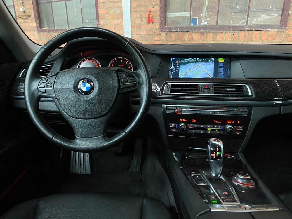BMW 740i High Executive 3.0 L6 7er 326PS 2009