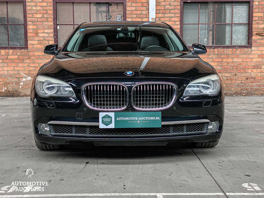 BMW 740i High Executive 3.0 L6 7er 326PS 2009