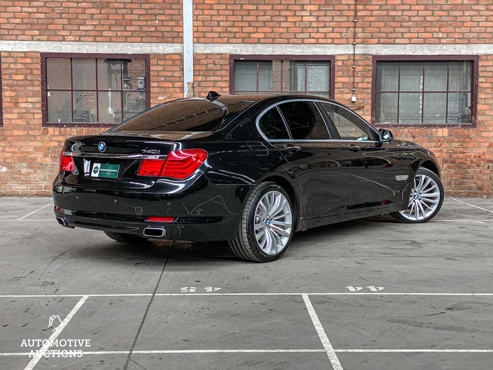BMW 740i High Executive 3.0 L6 7er 326PS 2009