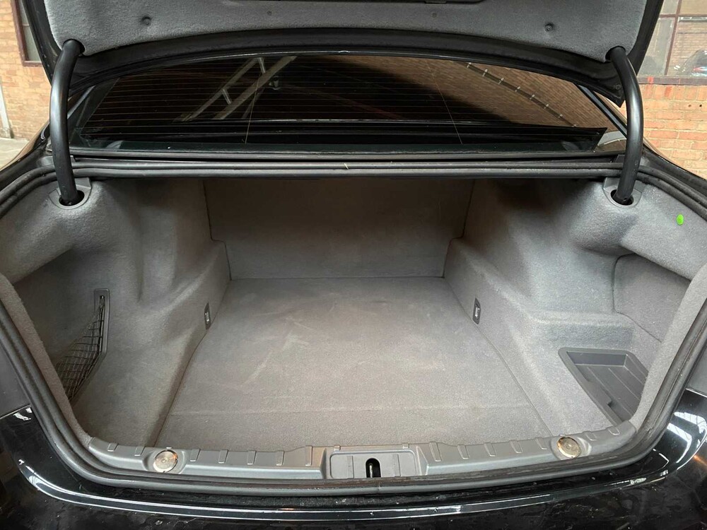 BMW 740i High Executive 3.0 L6 7er 326PS 2009