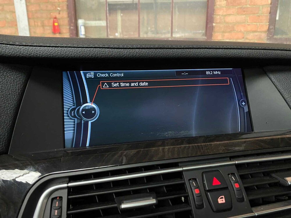 BMW 740i High Executive 3.0 L6 7er 326PS 2009