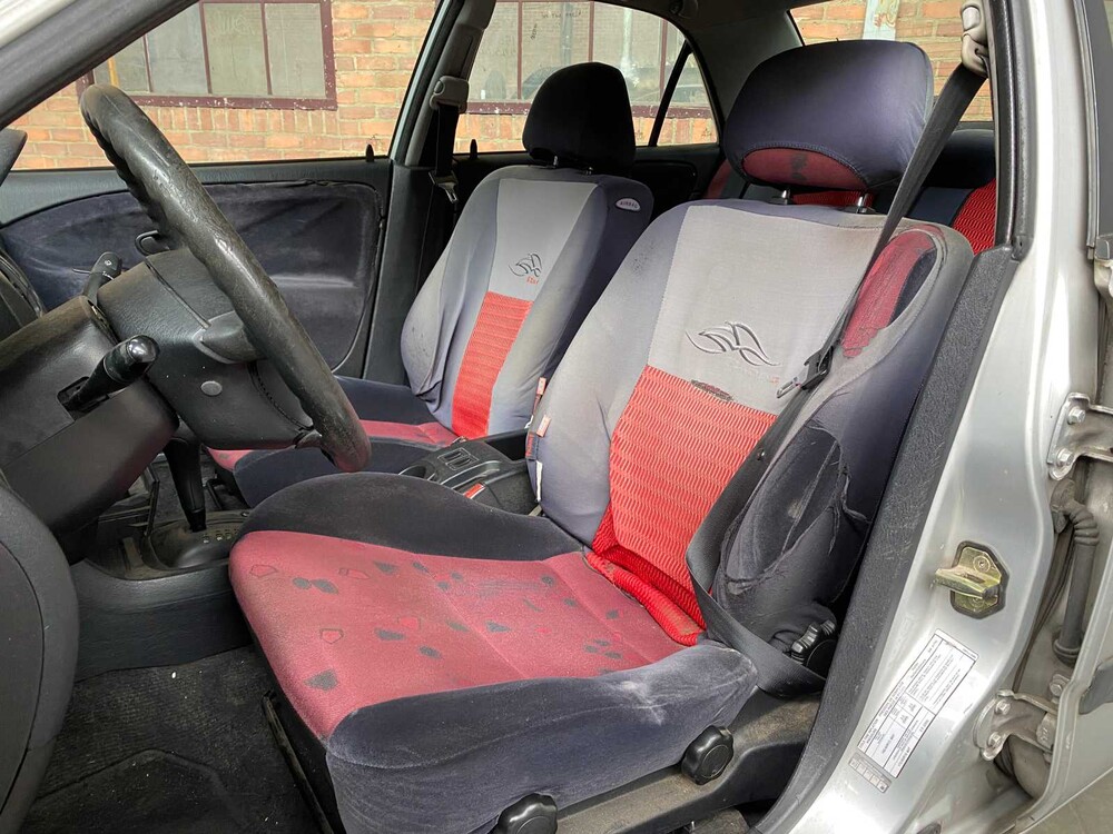 Mitsubishi Carisma 1.6 Comfort 99hp 2000 -Orig. NL-, 16-FD-GN