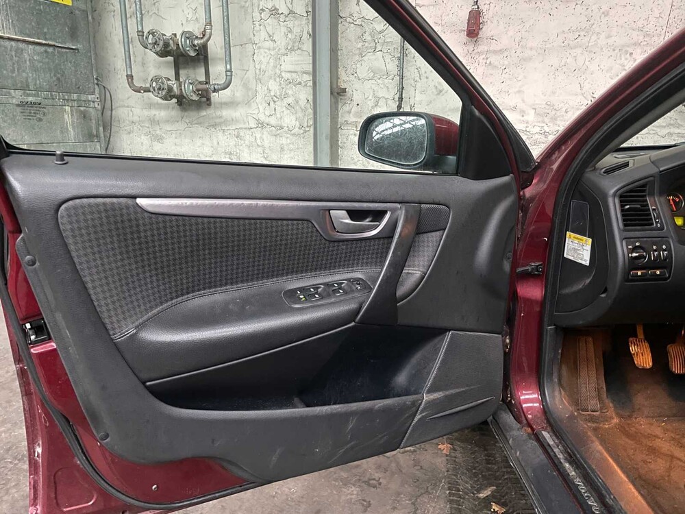 Volvo V70 2.4 Edition II 140pk 2003, 42-ZH-DT