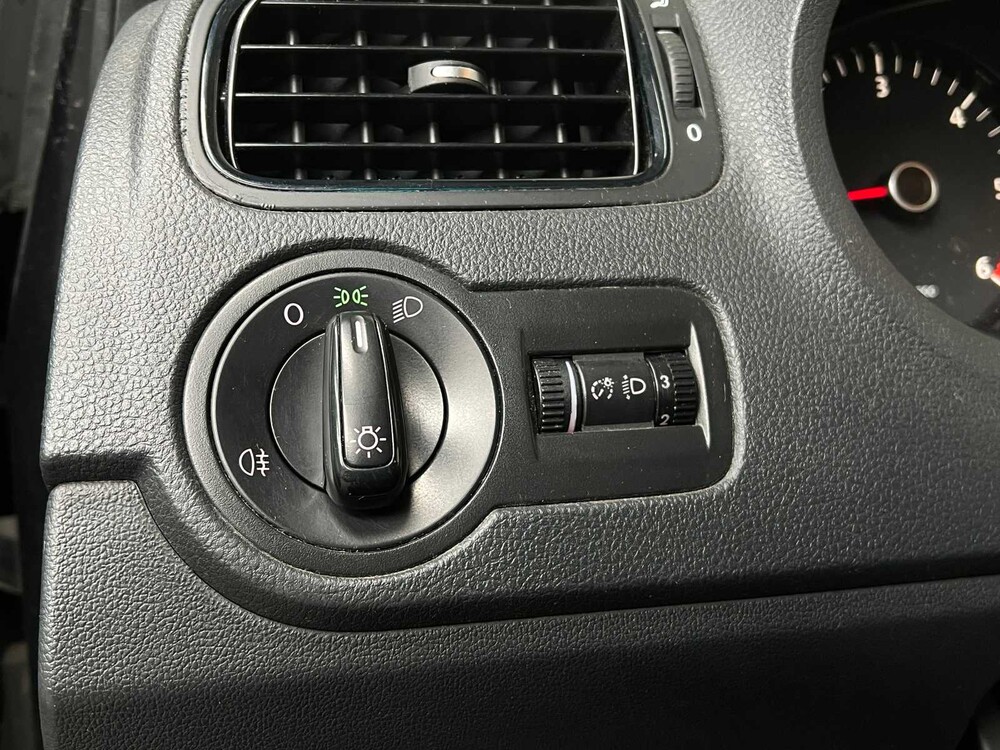 Volkswagen Polo 1.6 TDI BlueM Highline 90hp 2012, J-068-RV