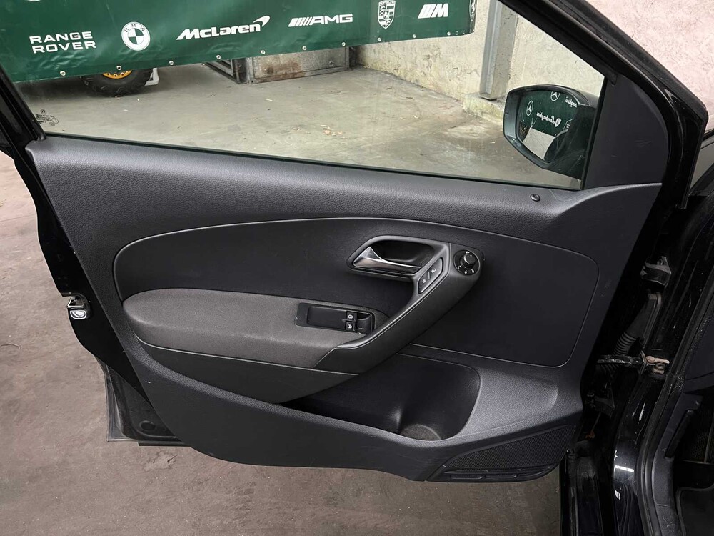 Volkswagen Polo 1.6 TDI BlueM Highline 90hp 2012, J-068-RV