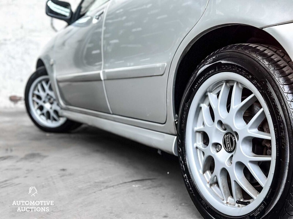 Volvo V40 1.8 Europa Nordic 122pk 2005 ORIG-NL, 83-PX-ZR