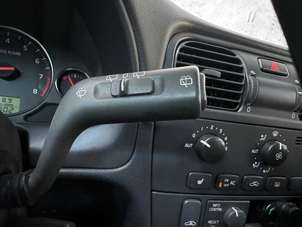 Volvo V40 1.8 Europa Nordic 122pk 2005 ORIG-NL, 83-PX-ZR