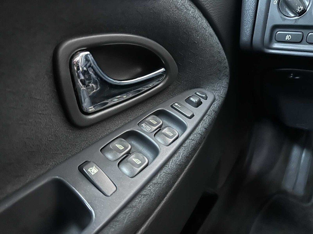 Volvo V40 1.8 Europa Nordic 122pk 2005 ORIG-NL, 83-PX-ZR