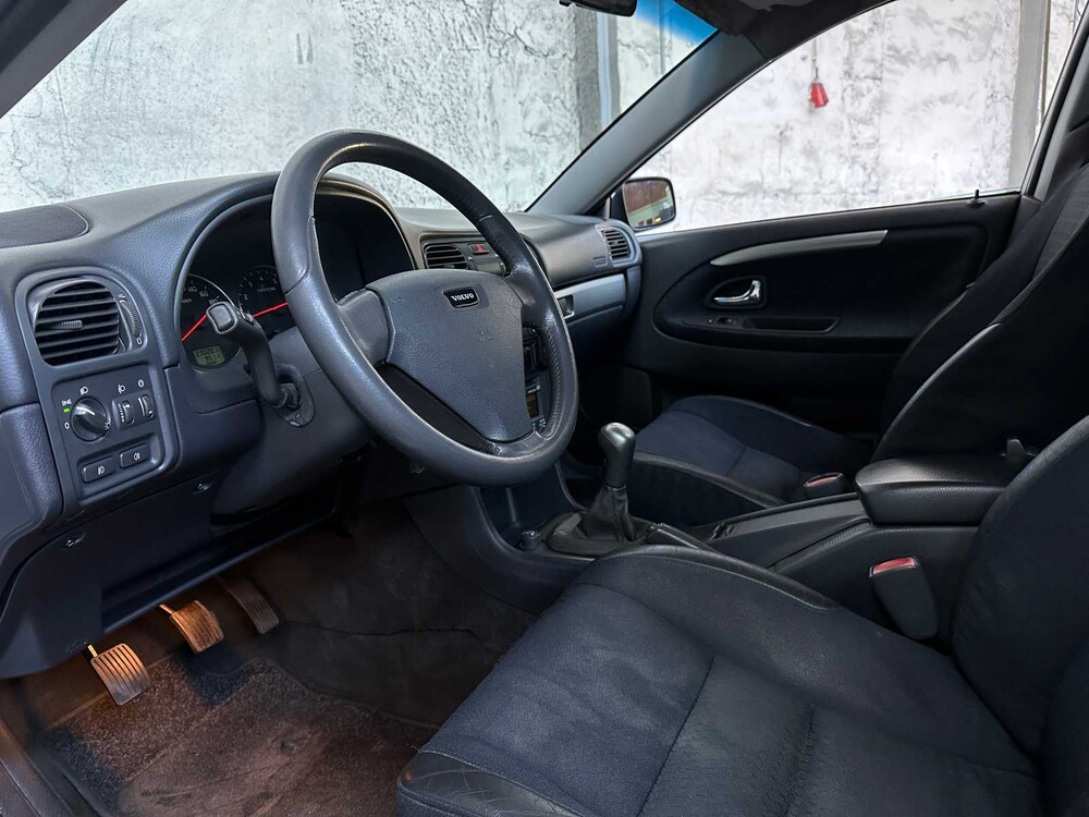 Volvo V40 1.8 Europa Nordic 122pk 2005 ORIG-NL, 83-PX-ZR