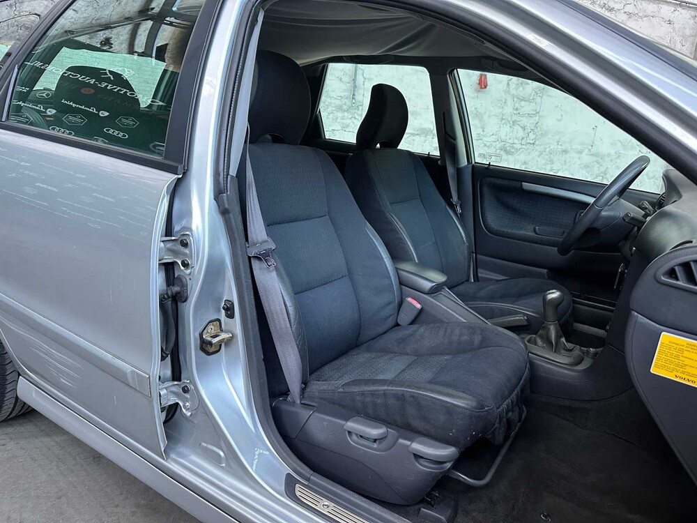 Volvo V40 1.8 Europa Nordic 122pk 2005 ORIG-NL, 83-PX-ZR