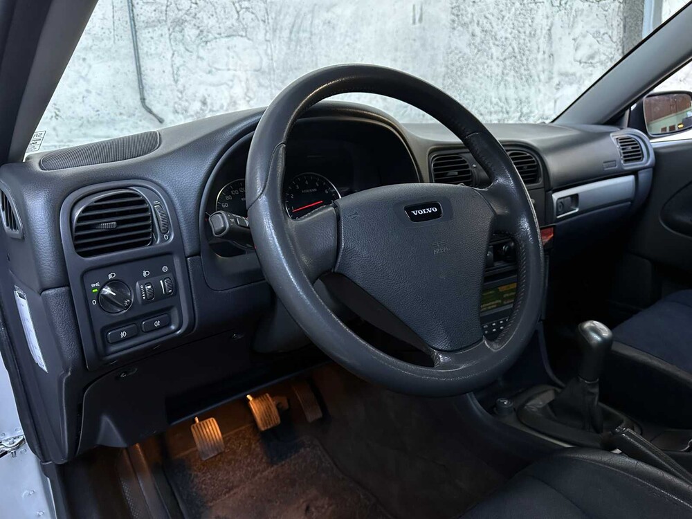 Volvo V40 1.8 Europa Nordic 122pk 2005 ORIG-NL, 83-PX-ZR