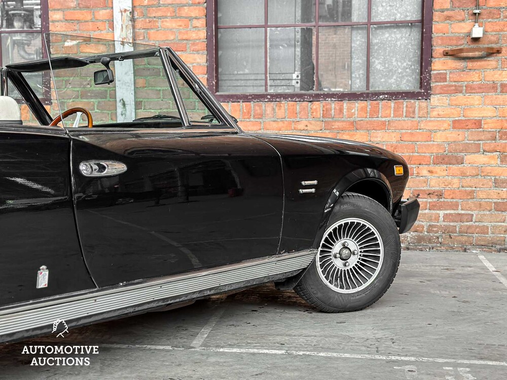 Fiat 124 Spider 2000 H5 USA CS0 105pk 1981, ZJ-04-RG