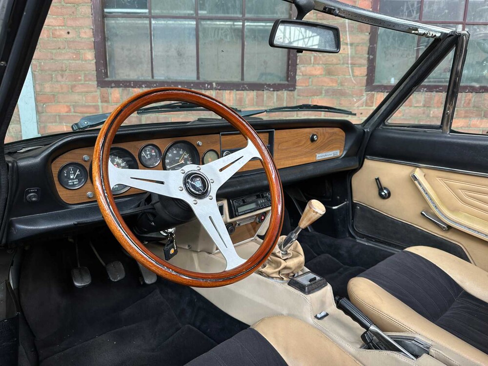 Fiat 124 Spider 2000 H5 USA CS0 105pk 1981, ZJ-04-RG