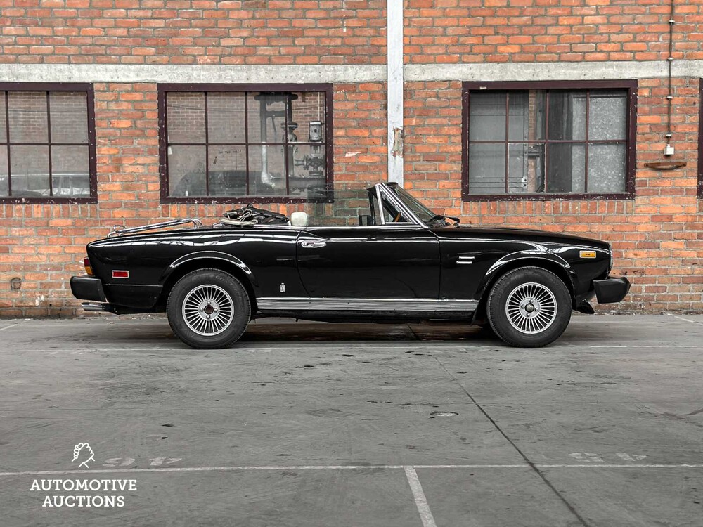 Fiat 124 Spider 2000 H5 USA CS0 105pk 1981, ZJ-04-RG