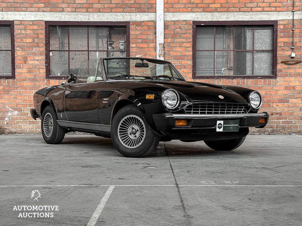 Fiat 124 Spider 2000 H5 USA CS0 105pk 1981, ZJ-04-RG