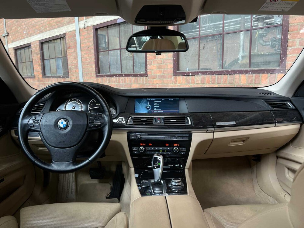 BMW ActiveHybrid7 F04 4.4 V8 465PS 2011