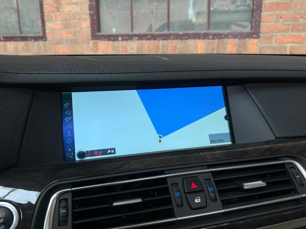 BMW ActiveHybrid7 F04 4.4 V8 465PS 2011