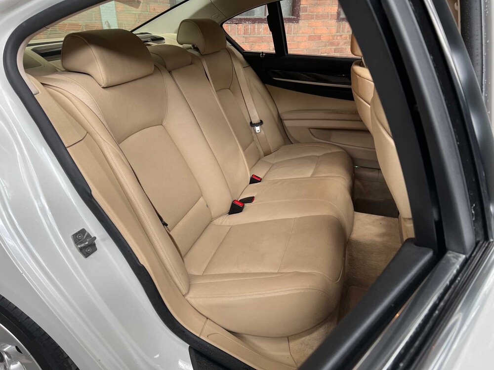 BMW ActiveHybrid7 F04 4.4 V8 465PS 2011