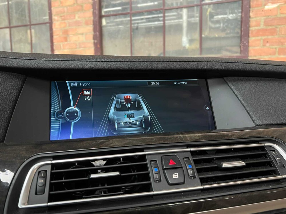 BMW ActiveHybrid7 F04 4.4 V8 465PS 2011