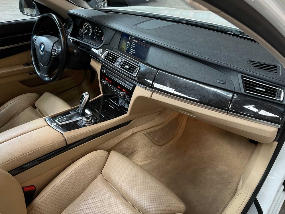 BMW ActiveHybrid7 F04 4.4 V8 465PS 2011