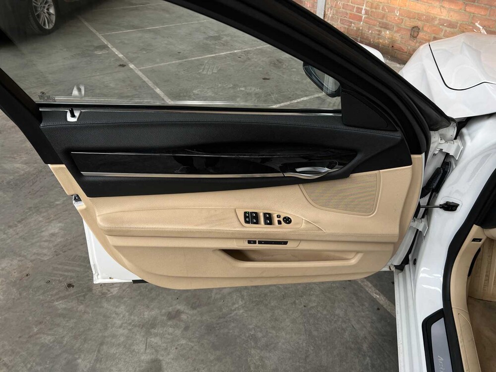 BMW ActiveHybrid7 F04 4.4 V8 465PS 2011